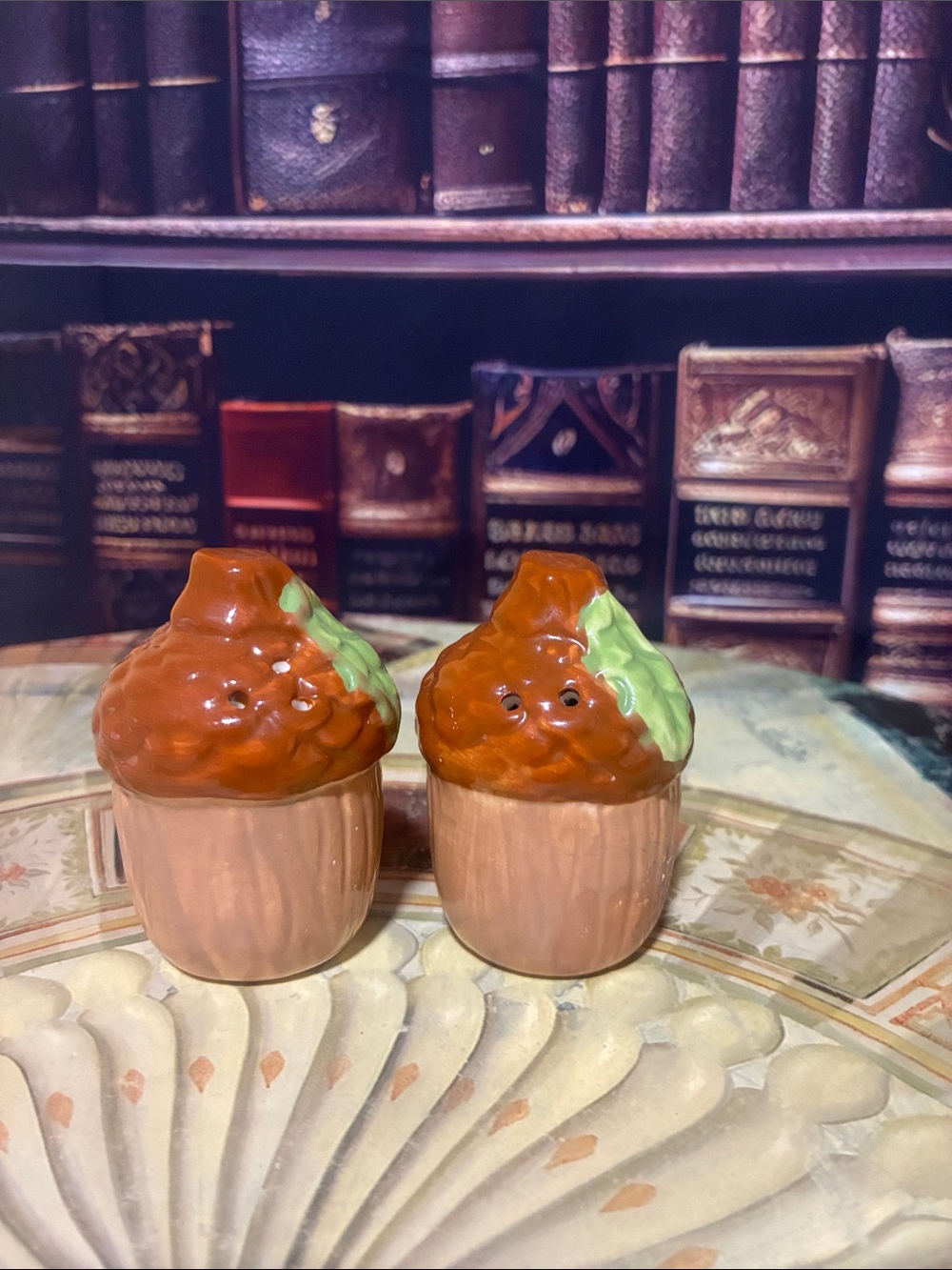 Darling, ceramic acorn salt and pepper shakers